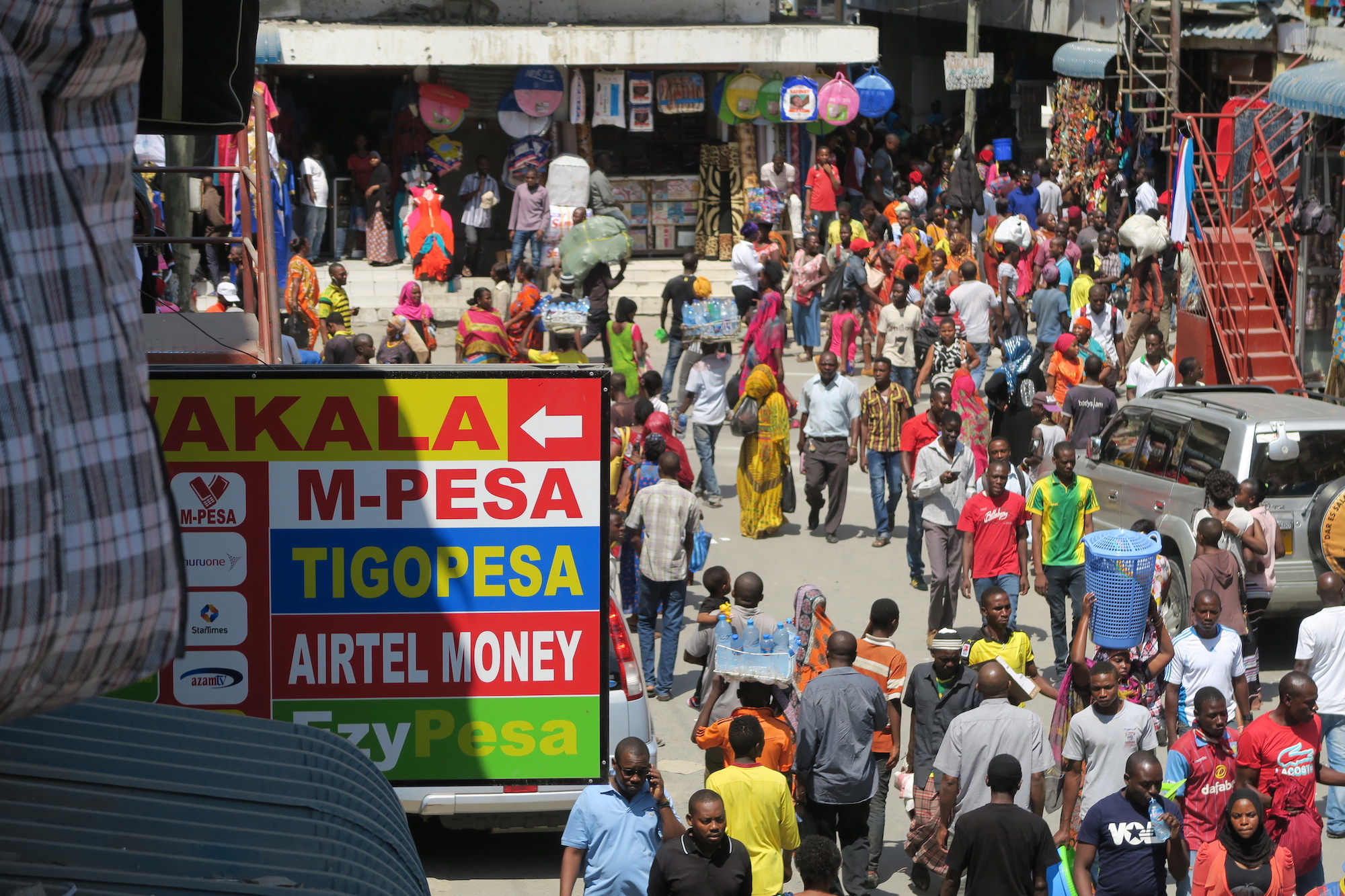 Tanzanian-market-mobilemoney