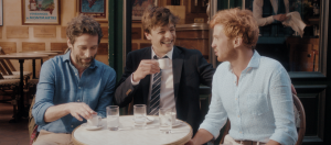 trois hommes en terrasse