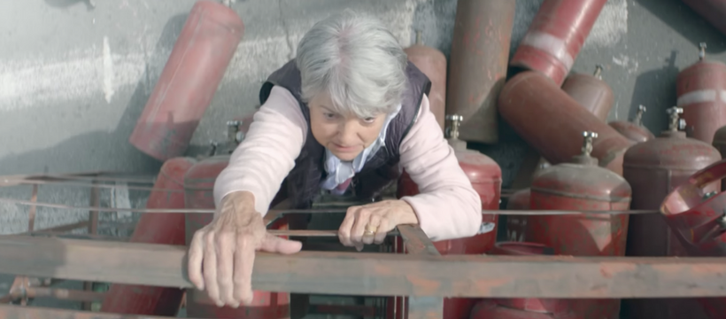 croix rouge wonder mamie personne âgée monte sur du gaz