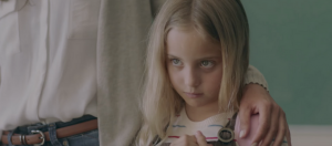 petite fille effrayée
