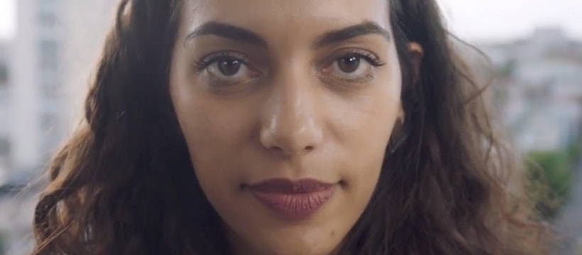 Campagne ATD femme dorigine arabe en gros plan