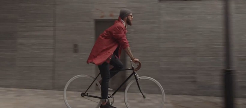 Recylum hipster sur un velo