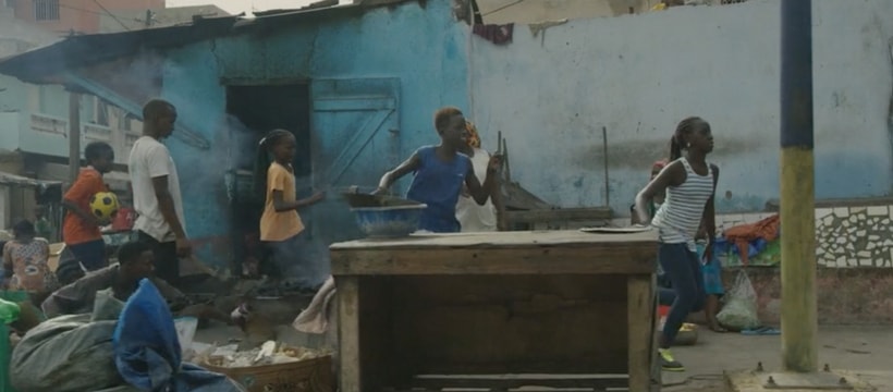enfants qui courent en afrique