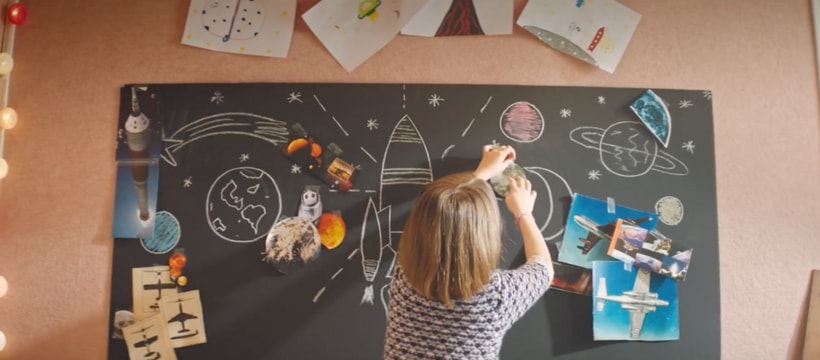 Ecole Polytechnique petite fille qui dessine