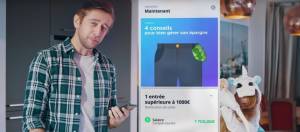 homme sur son telephone alors que sa fille prend son petit dejeuner