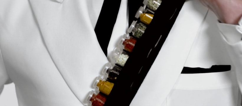 costume blancs et holster plein depices
