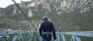 homme qui va sauter a lelastique