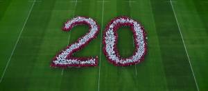 enfants formant un chiffre sur la pelouse du stade de france