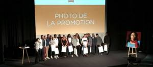 jeunes sur une scene