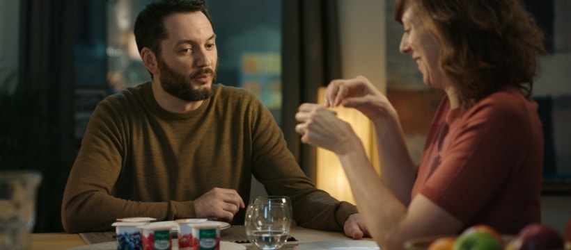 Yoplait couple a table