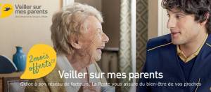 postier et une personne agee