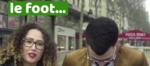 couple qui parle de la saint valentin et du foot