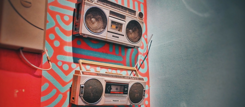 deux postes de radio