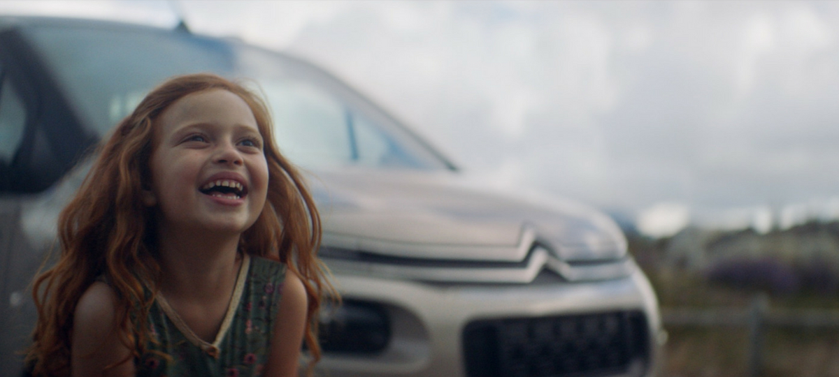 Lancement de la campagne mondiale Citroen Berlingo petit fille qui rit
