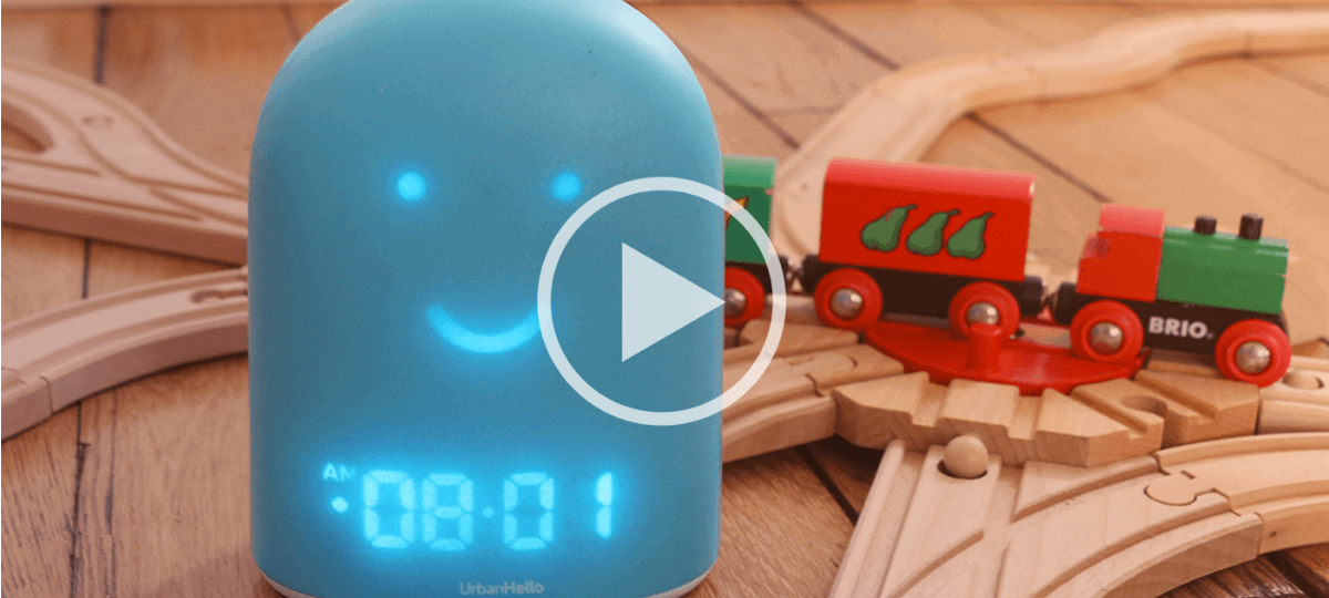 Le réveil pour en enfants Remi Appareil réveil bleu qui sourit.