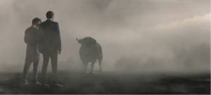 Deux hommes avec un taureau