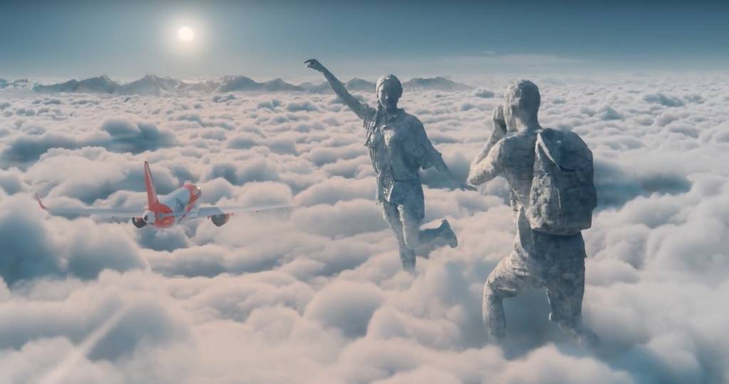 Des hommes dans les nuages