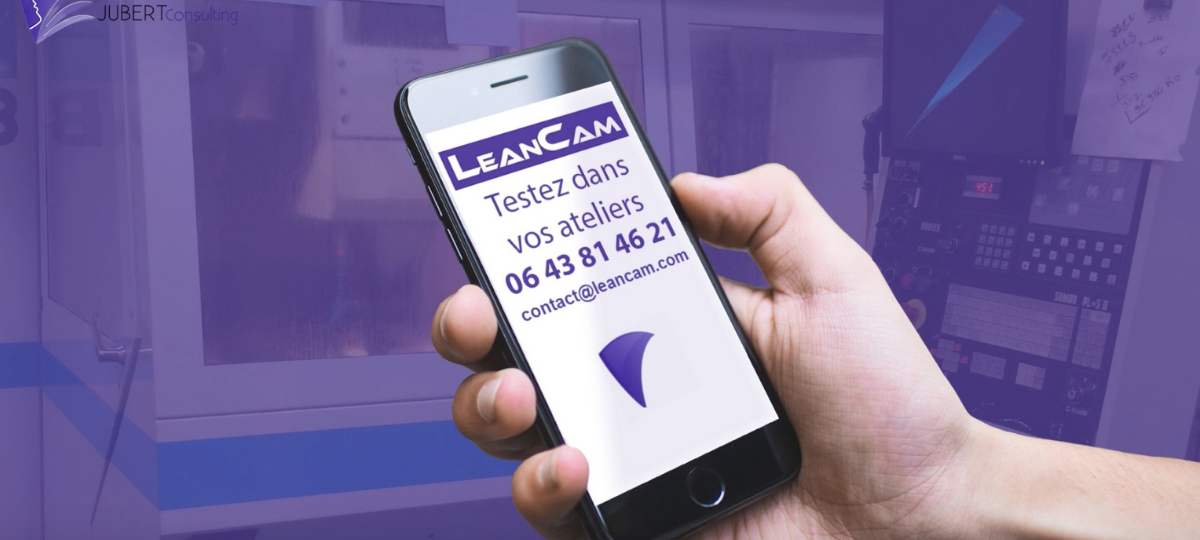 LeanCam, l'appli de recueil et d'analyse de datas une main qui porte un telephone portable avec l'application LeanCam