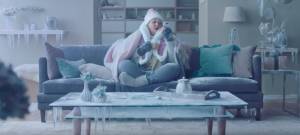 Charlotte de Turckheim dans la publicité Atlantic
