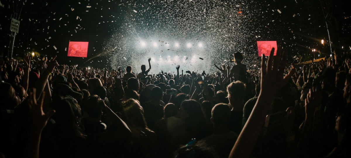 Le bonbon rachète Paris La Nuit Un concert