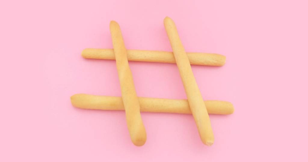 Un hashtag sur fond rose