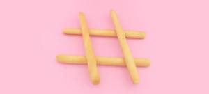 Un hashtag sur fond rose