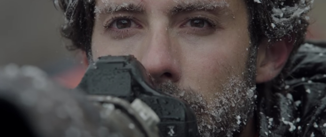 Air China présente sa campagne de pub Une homme avec un appareil photo