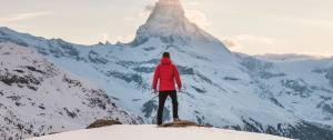 Un homme à la montagne