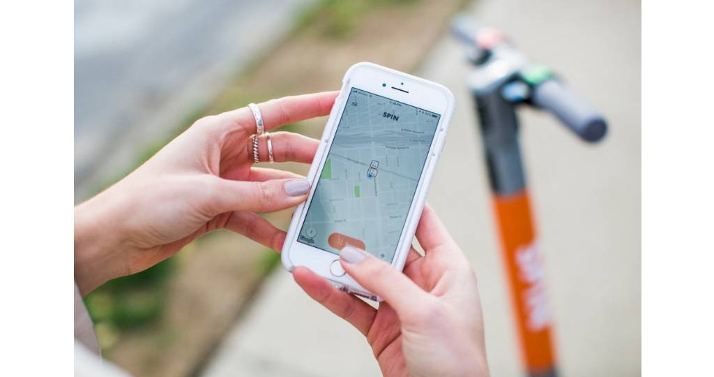 Trotinnette avec un smartphone