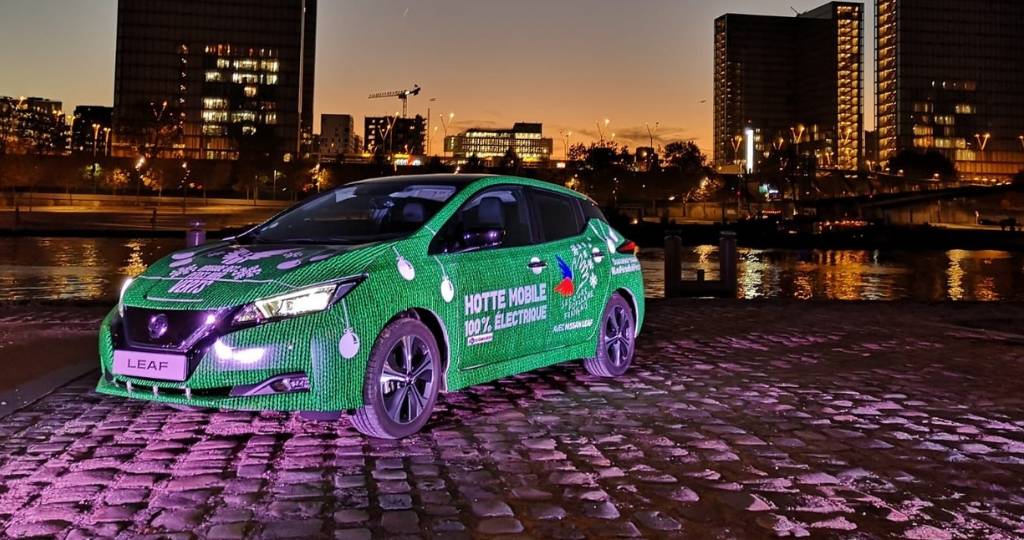 Une voiture Nissan devant la BNF