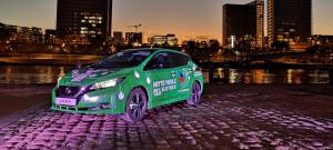 Une voiture Nissan devant la BNF