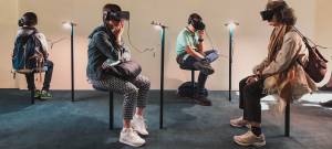Des personnes avec des casques de VR