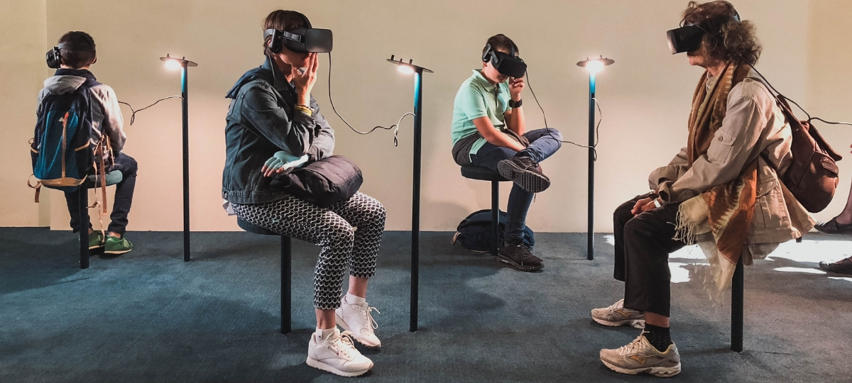Rendez-vous aux Samedis de la VR Des personnes avec des casques de VR