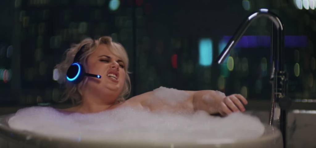 Rebel Wilson dans la publicité pour Amazon