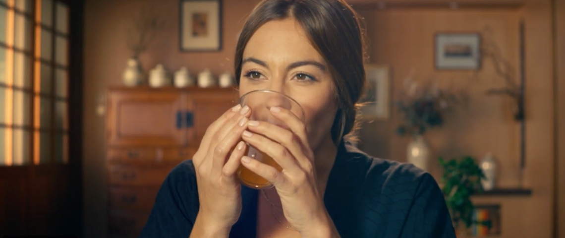 La nouvelle campagne Burger King Une femme qui boit du thé