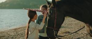 Deux petites filles avec un cheval