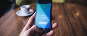 Un smartphone sur twitter
