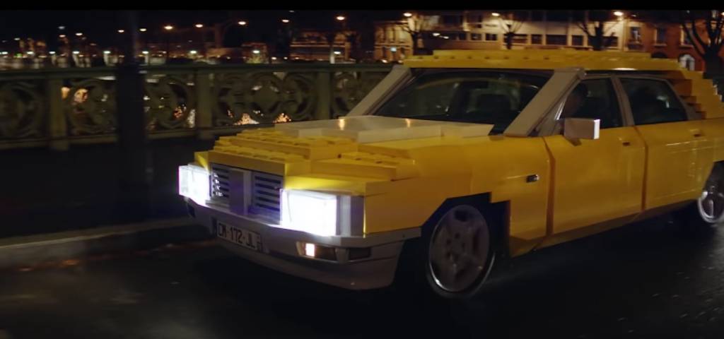 Une voiture en LEGO