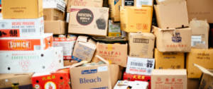 Des boîtes en carton