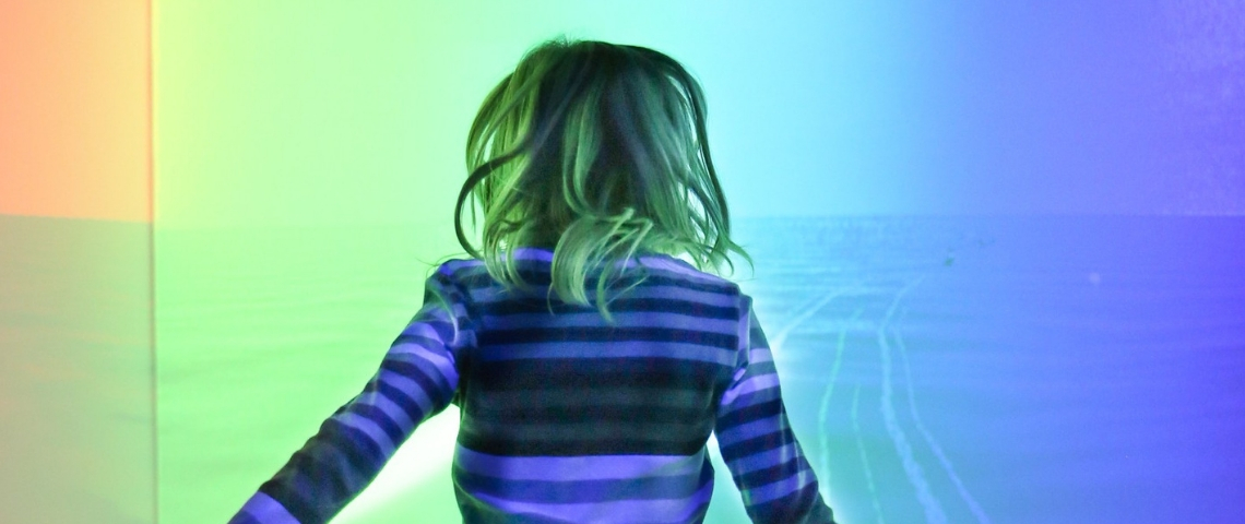 Le premier espace dédié au jeu vidéo de la Cité des Sciences Une petite fille blonde de dos