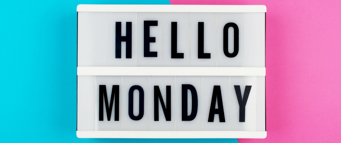 Lutter contre le blue monday avec Instagram Un panneau - Hello Monday - sur fond rose et bleu