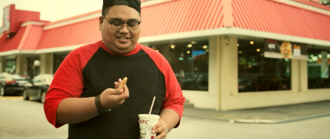Un doigt KFC pour utiliser son smartphone avec les mains grasses Publicité KFC