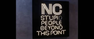 Panneau No Stupid People Beyond This Point
