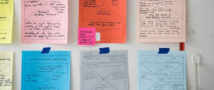 Un tableau avec des post-it