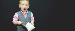 un enfant surpris