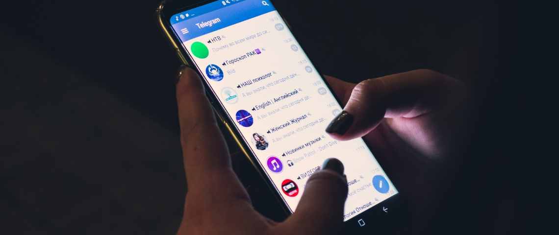 Telegram va lancer sa crypto-monnaie Un smartphone sur l'application Telegram