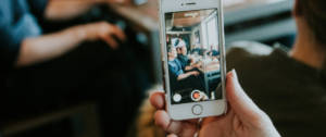 Un iPhone en train de filmer