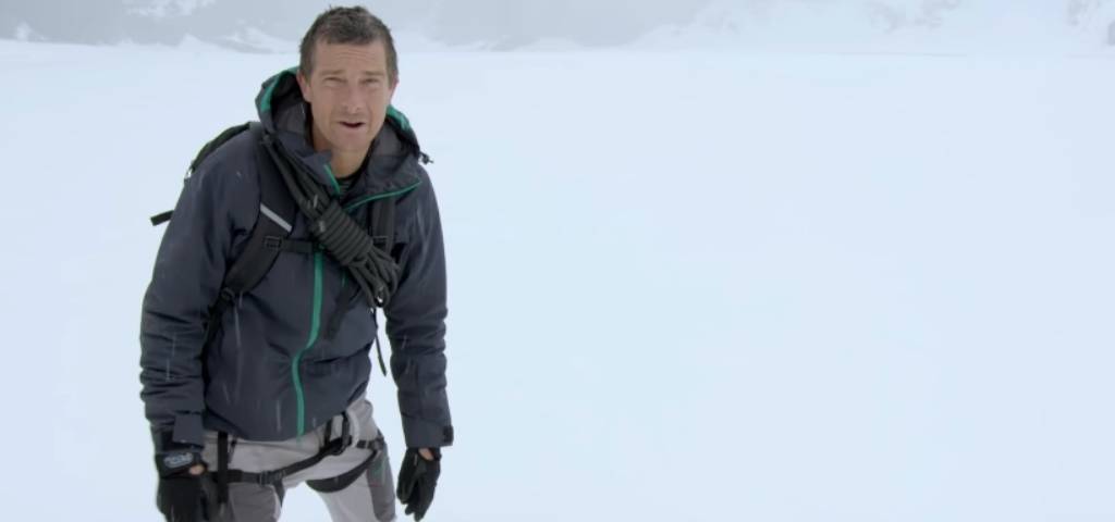 L'aventurier Bear Grylls dans la neige