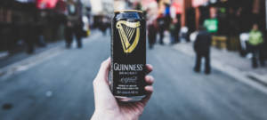 Une cannette de Guinness