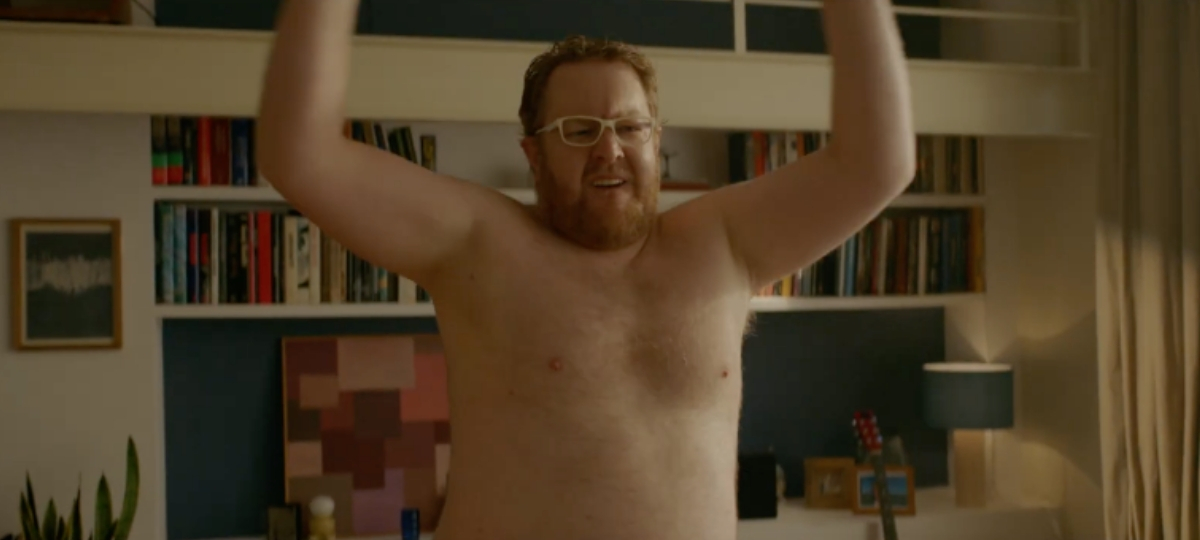 La nouvelle campagne Krys Un homme nu en train de danser
